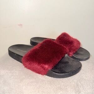 Steve Madden | Maroon Plush Slippers